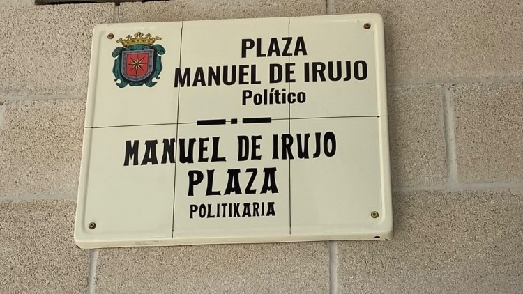 Manuel Irujo plazak badu bere plaka Lizarran