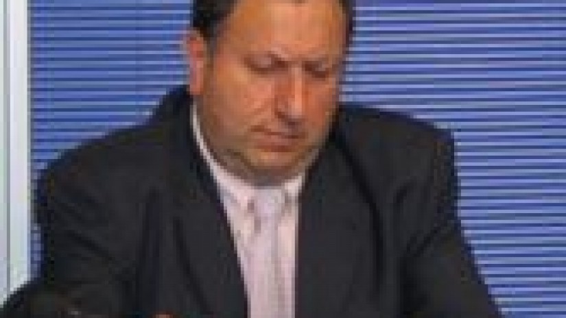 Etxegarai: “Es evidente que las maniobras del Ejército entrañan graves riegos. El alquiler del polígono de Bardenas tiene que finalizar