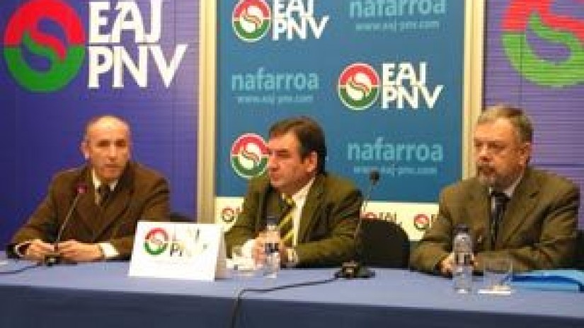 Erkoreka pide a los diputados de UPN que no actúen como emboscados si quieren que sus iniciativas puedan contar con el apoyo del Grupo Vasco