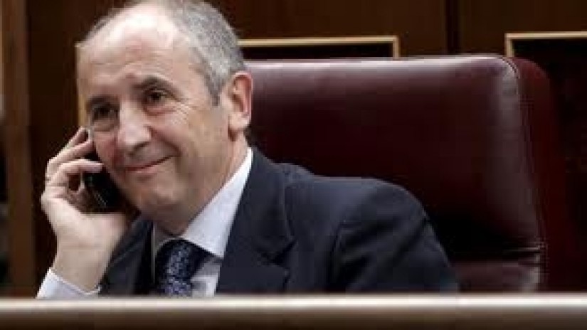 JOSU ERKOREKA TRASLADA SU APOYO A UXUE BARKOS Y CONFÍA QUE PUEDA AFRONTAR 