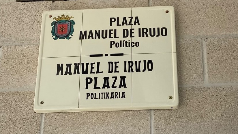 Manuel Irujo plazak badu bere plaka Lizarran
