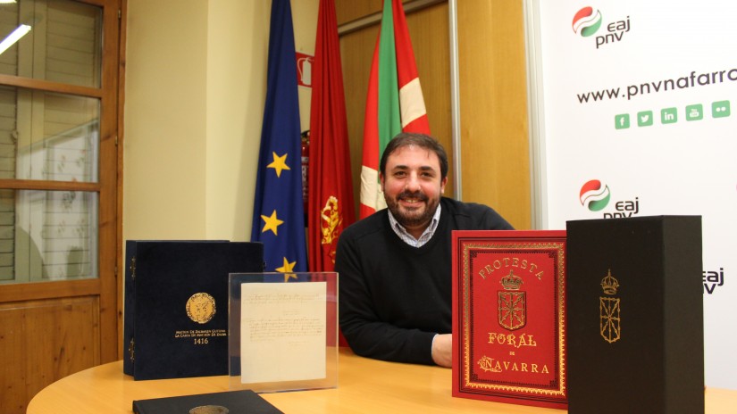 ‘La carta de Machín de Zalba‘ y ‘El libro de Honor de los navarros‘ ya están en la sede del PNV en Pamplona