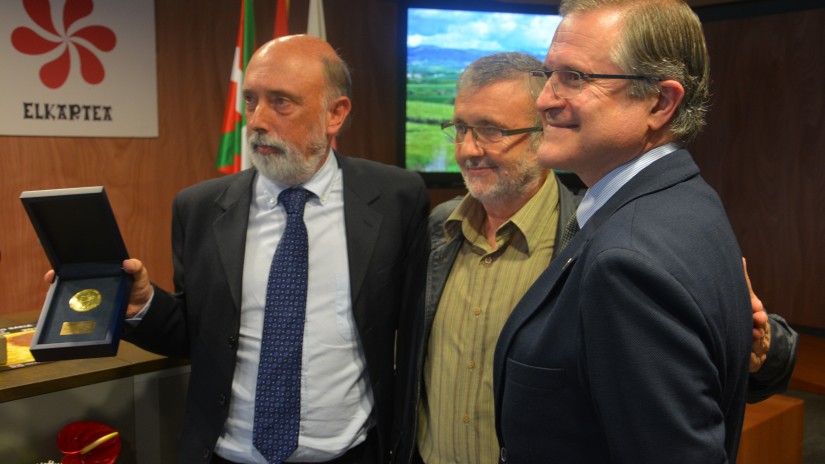 Paco Etxeberria, Premio Manuel de Irujo por su aportación a la Memoria Histórica Paco Etxeberria, Premio Manuel de Irujo por su aportación a la Memoria Histórica