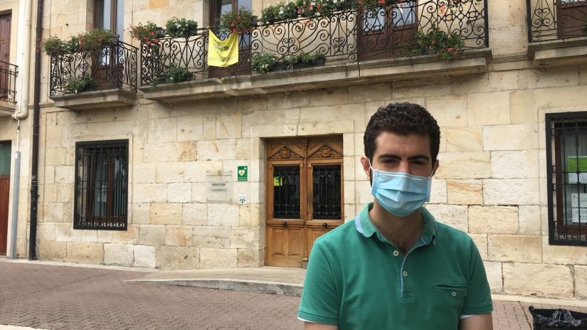 Javi Ollo Onda Vascan: “Altsasuko ostalaritzari eta merkataritzari laguntzeko aukera ezberdinak aztertzen ari gara, Nafarroako Gobernuak abian jarriko dituenen osagarri gisa. Kolpe handia izan da” Javi Ollo Onda Vascan: “Altsasuko ostalaritzari eta merkataritzari laguntzeko aukera ezberdinak aztertzen ari gara, Nafarroako Gobernuak abian jarriko dituenen osagarri gisa. Kolpe handia izan da”